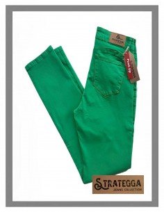 Pantalón chica pitillo Push-Up en verde beneton Strategga V3 2